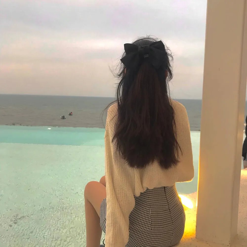 彼女×彼女×彼女海报